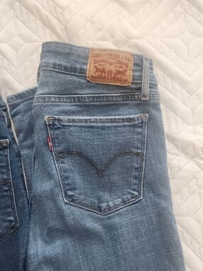 Two Pairs LEVI jeans Very Good Condition S 27 Stretch Straight Leg Skinny